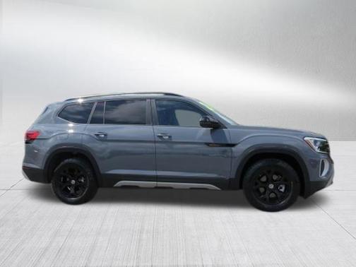 2024 Volkswagen Atlas 2.0T SE w/Technology 4MOTION