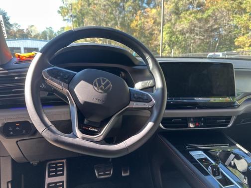 2024 Volkswagen Atlas 2.0T SE w/Technology 4MOTION