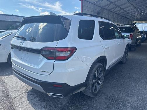 2023 Honda Pilot Touring 8-Passenger