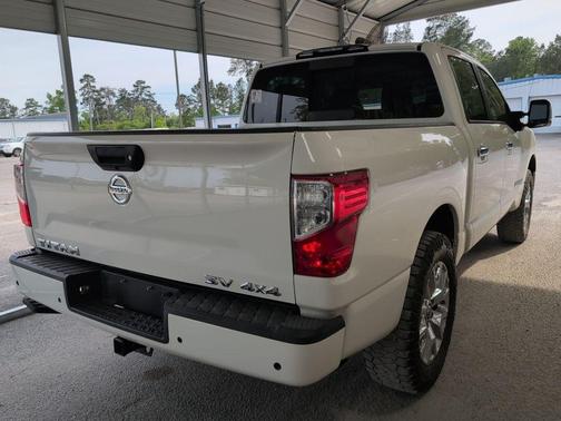 Glacier White 2021 Nissan Titan SV
