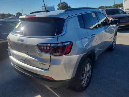 2024 Jeep Compass Latitude Lux