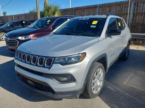 2024 Jeep Compass Latitude Lux