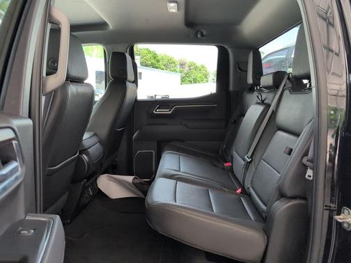 Onyx Black 2025 GMC Sierra 1500 SLT