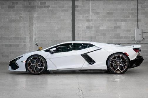 2024 Lamborghini Revuelto Coupe
