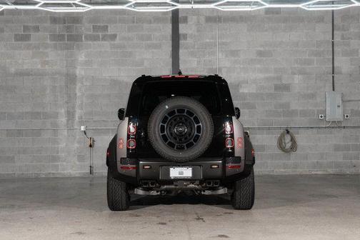 2025 Land Rover Defender 110 P635 OCTA