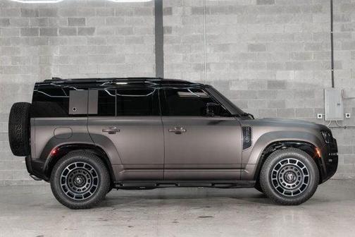 2025 Land Rover Defender 110 P635 OCTA