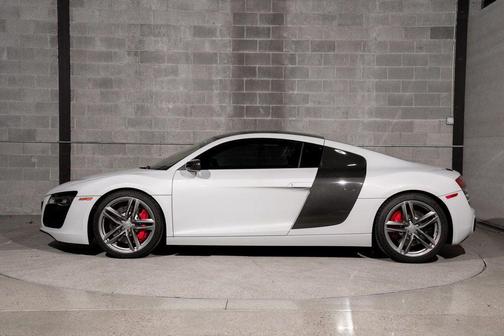 Suzuka Gray Metallic/Black Roof 2015 Audi R8 2dr Coupe Manual quattro V8