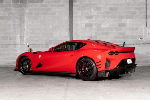 2022 Ferrari 812 Competizione Coupe