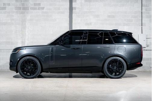 2025 Land Rover Range Rover P550e SE SWB