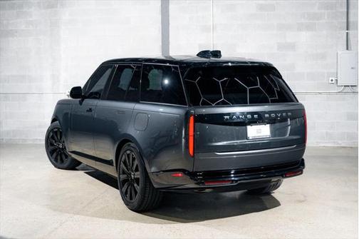 2025 Land Rover Range Rover P550e SE SWB