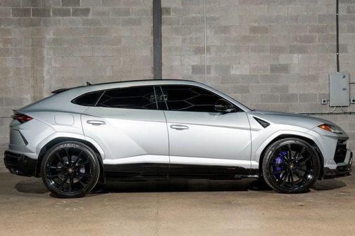 2022 Lamborghini Urus AWD