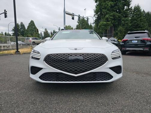 Uyuni White 2026 Genesis G70 2.5T Prestige