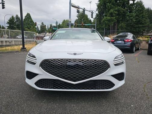 Uyuni White 2026 Genesis G70 2.5T Prestige
