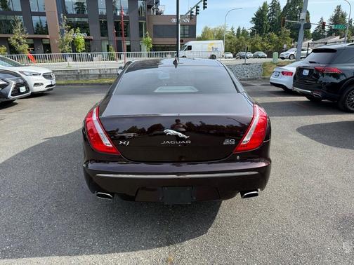 2015 Jaguar XJ Base