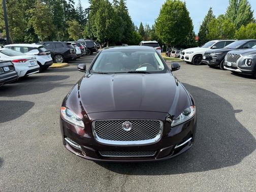 2015 Jaguar XJ Base