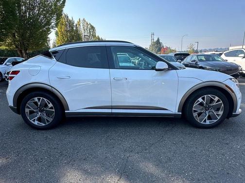 2024 Genesis GV60 Standard