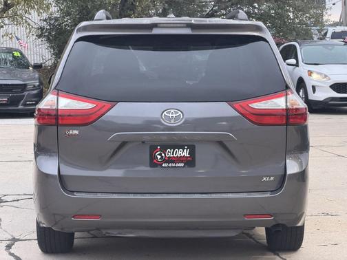 2018 Toyota Sienna XLE