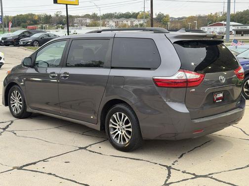 2018 Toyota Sienna XLE