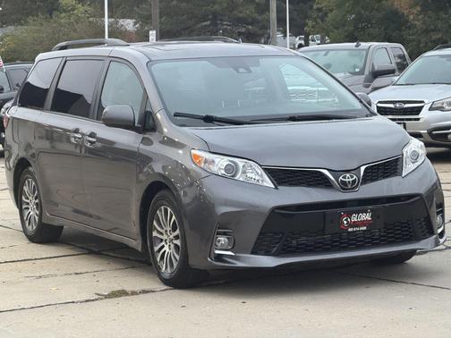 2018 Toyota Sienna XLE