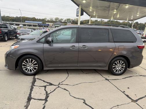 2018 Toyota Sienna XLE