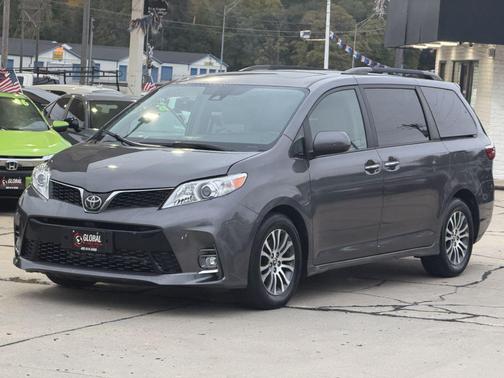 2018 Toyota Sienna XLE