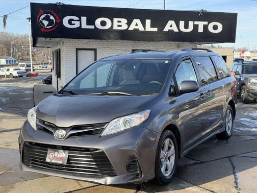 2018 Toyota Sienna LE