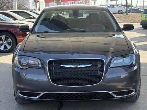 2018 Chrysler 300 Touring