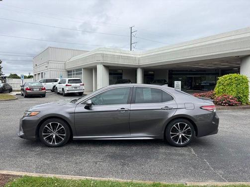Predawn Gray Mica 2019 Toyota Camry SE