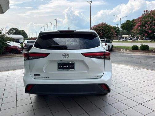 Wind Chill Pearl 2022 Toyota Highlander XLE