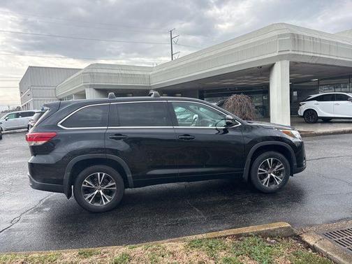 2017 Toyota Highlander LE