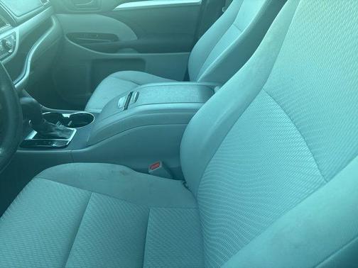 2017 Toyota Highlander LE