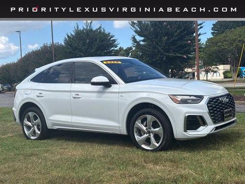 Glacier White Metallic 2024 Audi Q5 45 S line quattro Premium