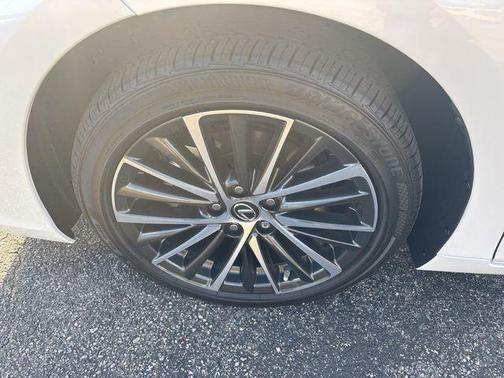 2025 Lexus ES 350 Base