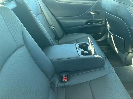 2022 Lexus ES 350 Base