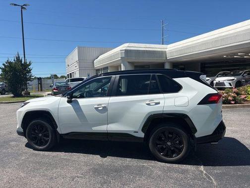 Blizzard Pearl / Midnight Black Metallic 2022 Toyota RAV4 Hybrid XSE