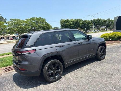 Metallic 2024 Jeep Grand Cherokee Laredo