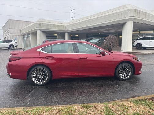 2025 Lexus ES 300h Luxury