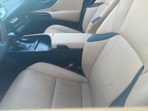 2025 Lexus ES 300h Luxury