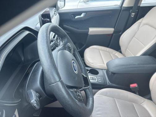 2020 Ford Escape Titanium Hybrid