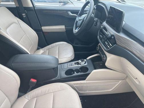 2020 Ford Escape Titanium Hybrid