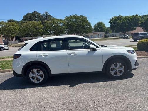 White 2024 Honda HR-V LX
