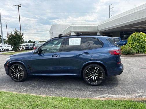 Phytonic Blue Metallic 2022 BMW X5 xDrive40i