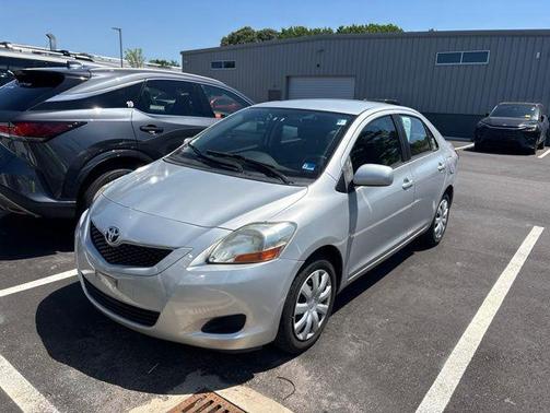 Silver Streak Mica 2011 Toyota Yaris Base