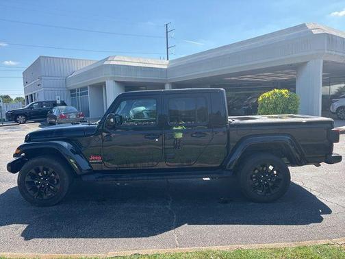 Black Clearcoat 2023 Jeep Gladiator Overland