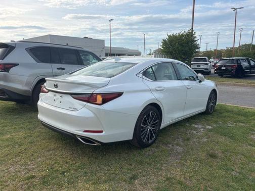 White Pearl 2025 Lexus ES 350 350