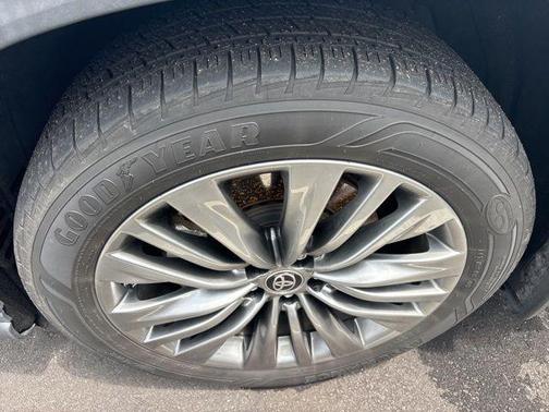 Moon Dust 2020 Toyota Highlander Hybrid Platinum