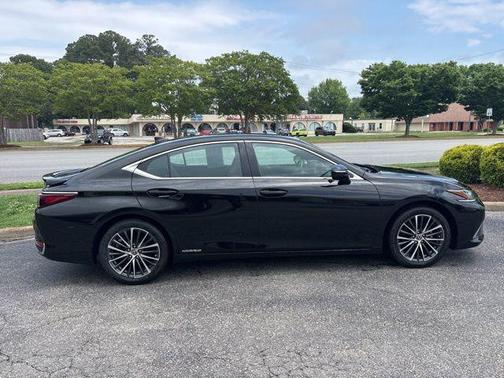 Obsidian Black 2022 Lexus ES 300h 300H