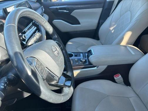 2021 Toyota Highlander Platinum