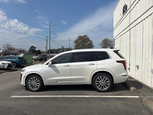 2022 Cadillac XT6 Premium Luxury FWD