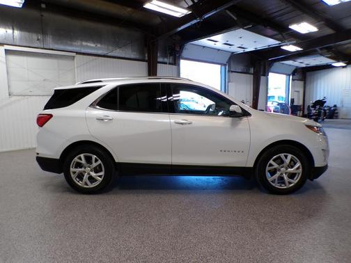 Summit White 2018 Chevrolet Equinox 2LT